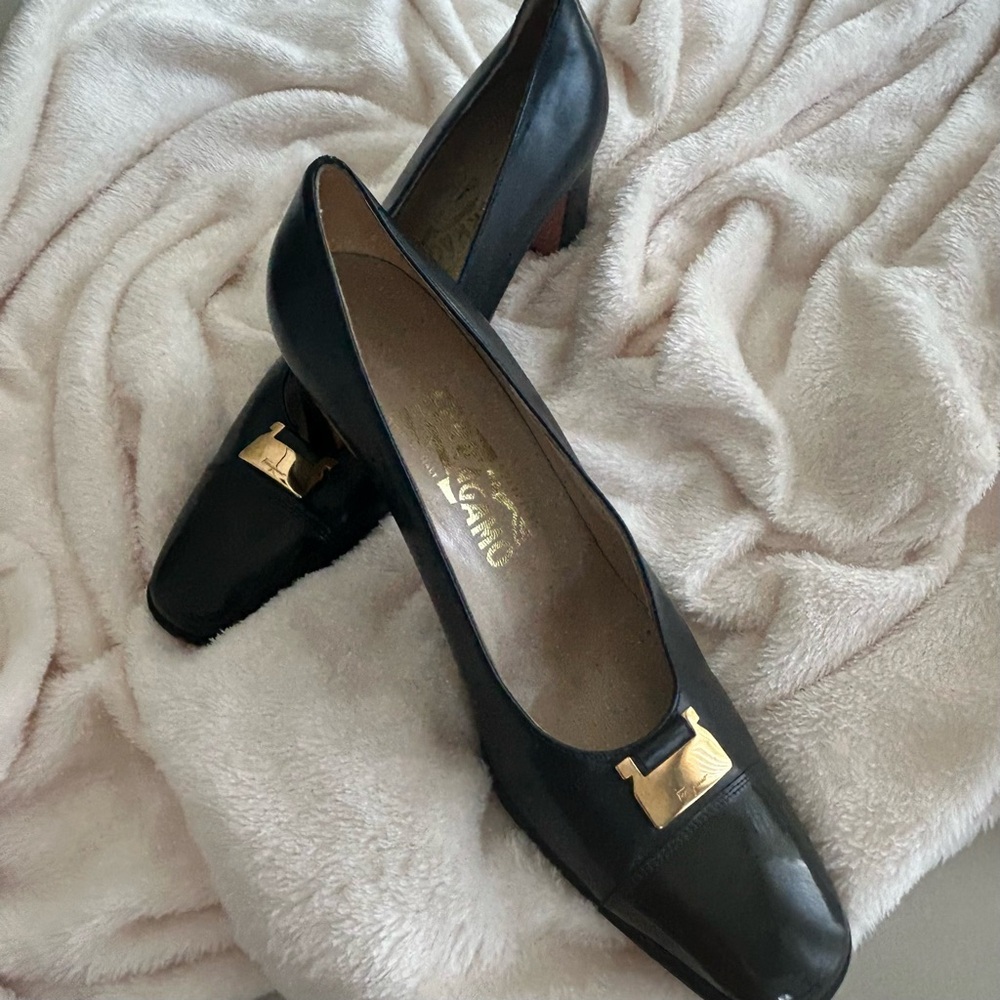 Salvatore Ferragamo Heels- Elegant Navy Leathrr with Black Patent Toes Size 9 - Picture 8 of 8
